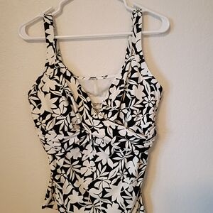 Lands' End Black and White Cut Out Fitted Tank Top